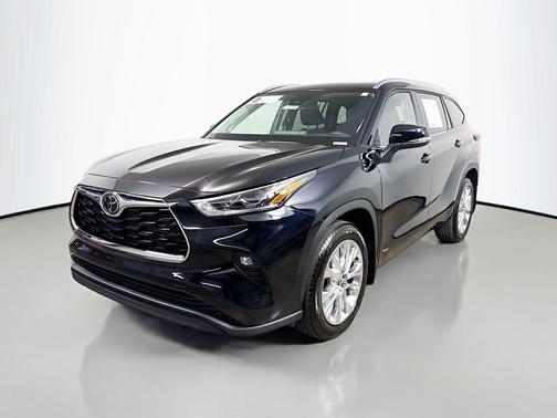 Midnight Black Metallic 2026 Toyota Highlander Hybrid Limited