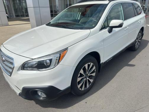 Crystal White Pearl 2016 Subaru Outback 2.5i Limited