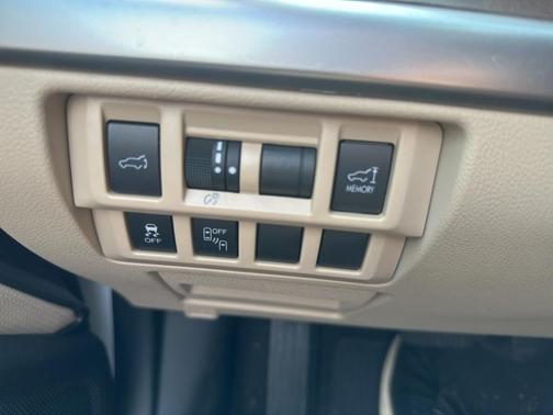 Crystal White Pearl 2016 Subaru Outback 2.5i Limited