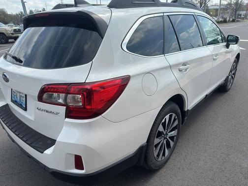 Crystal White Pearl 2016 Subaru Outback 2.5i Limited