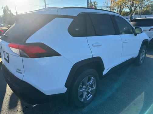 2024 Toyota RAV4 Hybrid XLE