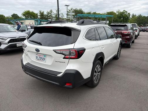 Crystal White Pearl 2024 Subaru Outback Premium