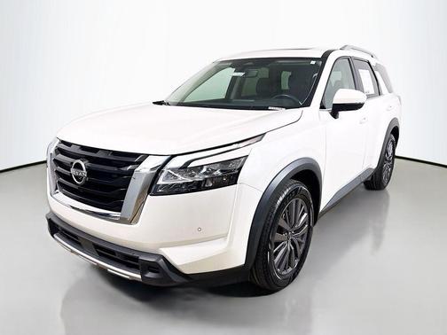2023 Nissan Pathfinder SL 4WD