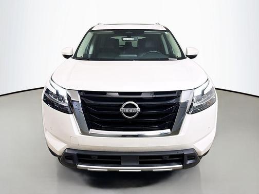 2023 Nissan Pathfinder SL 4WD