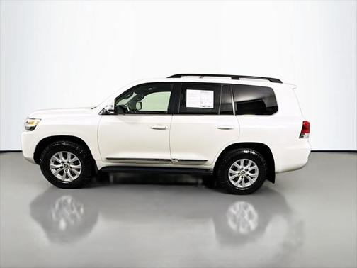 2016 Toyota Land Cruiser Base