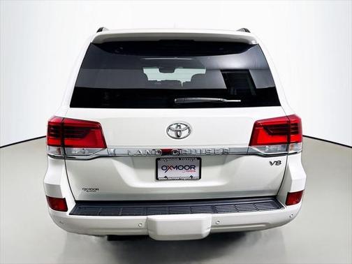 2016 Toyota Land Cruiser Base