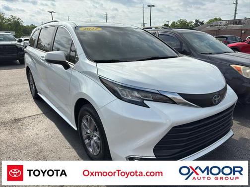 2022 Toyota Sienna XLE 8 Passenger