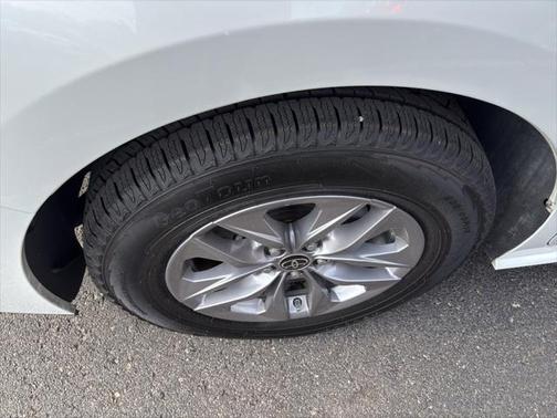 2022 Toyota Sienna XLE 8 Passenger