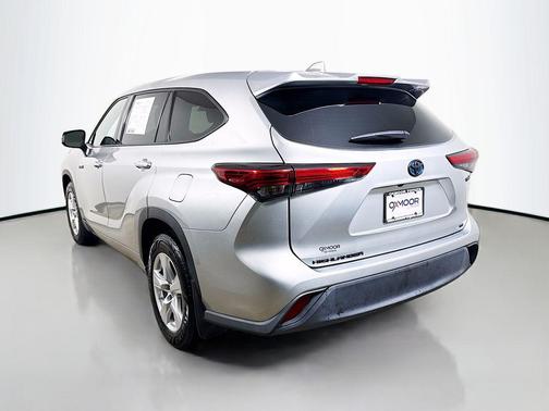 Celestial Silver Metallic 2021 Toyota Highlander Hybrid LE