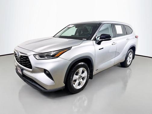 Celestial Silver Metallic 2021 Toyota Highlander Hybrid LE