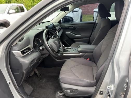 Celestial Silver Metallic 2021 Toyota Highlander Hybrid LE