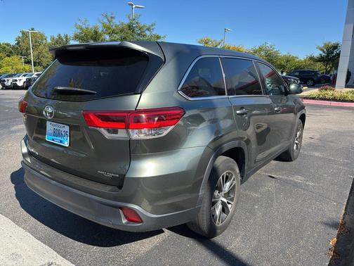 2019 Toyota Highlander LE I4