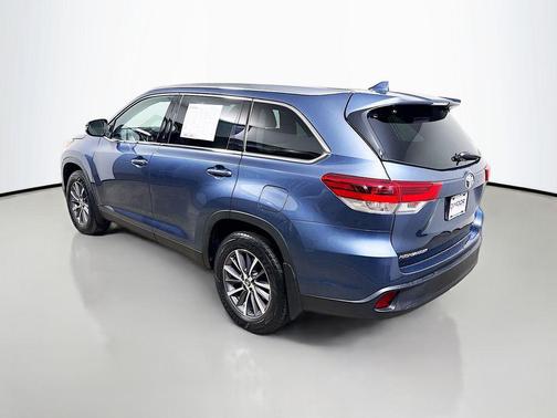 Shoreline Blue Pearl 2019 Toyota Highlander XLE