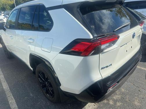 2022 Toyota RAV4 Hybrid SE