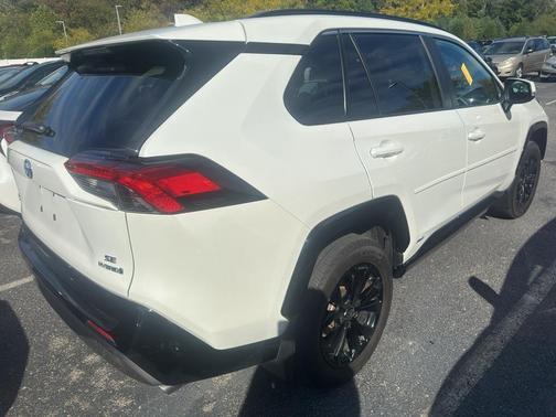 2022 Toyota RAV4 Hybrid SE