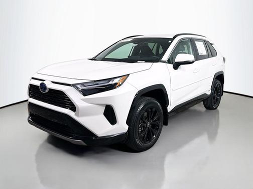 2022 Toyota RAV4 Hybrid SE