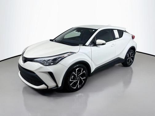 Blizzard Pearl 2021 Toyota C-HR XLE