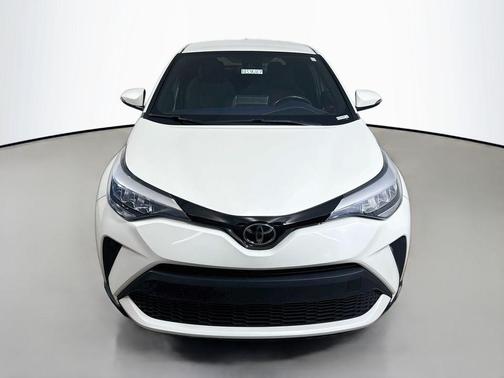 Blizzard Pearl 2021 Toyota C-HR XLE