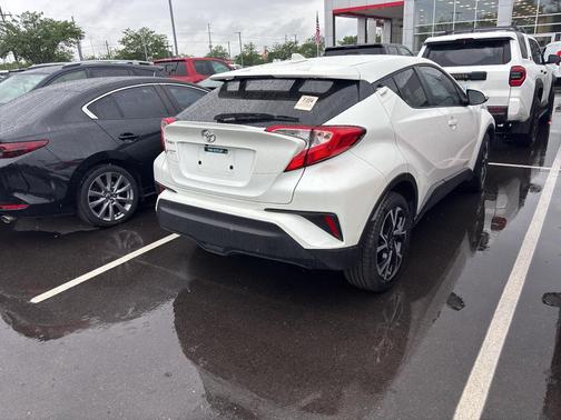 Blizzard Pearl 2021 Toyota C-HR XLE