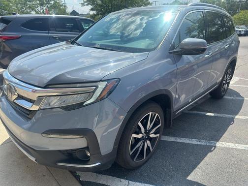 2022 Honda Pilot Touring 8-Passenger