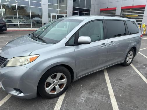 2013 Toyota Sienna LE