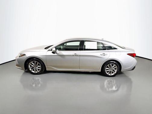 Celestial Silver Metallic 2022 Toyota Avalon XLE