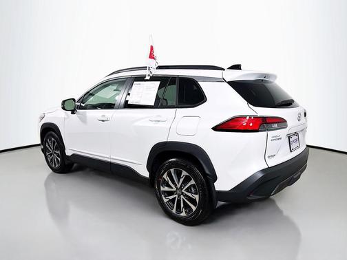 2025 Toyota Corolla Cross XLE