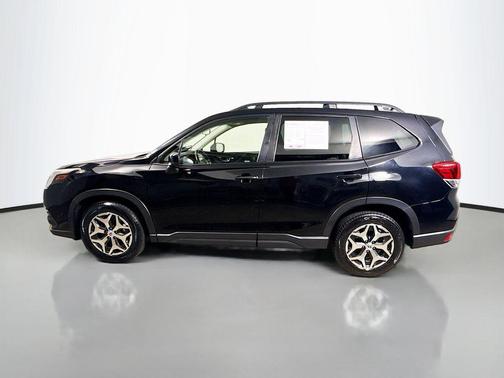 Crystal Black Silica 2022 Subaru Forester Premium