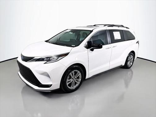 2023 Toyota Sienna XSE 7 Passenger