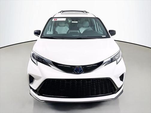2023 Toyota Sienna XSE 7 Passenger