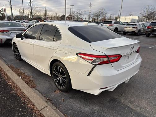 2020 Toyota Camry SE