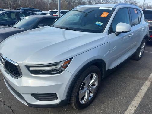 2020 Volvo XC40 T5 Momentum