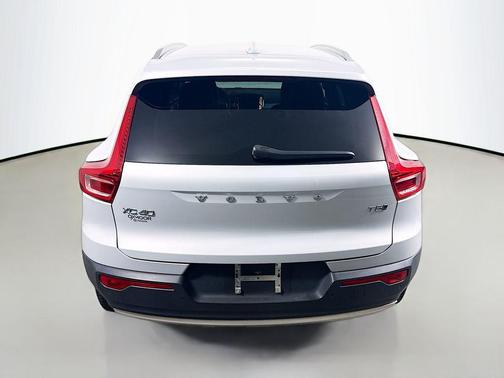 2020 Volvo XC40 T5 Momentum