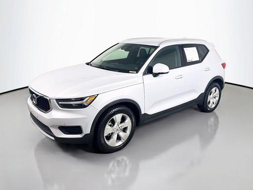 2020 Volvo XC40 T5 Momentum