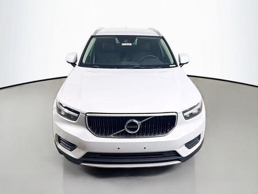 2020 Volvo XC40 T5 Momentum
