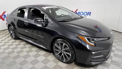 Photo 4 of 33 of 2020 Toyota Corolla SE