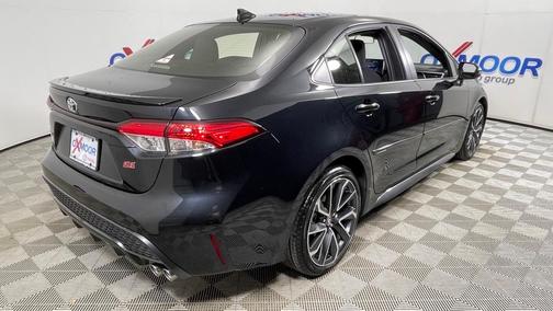 Photo 5 of 33 of 2020 Toyota Corolla SE