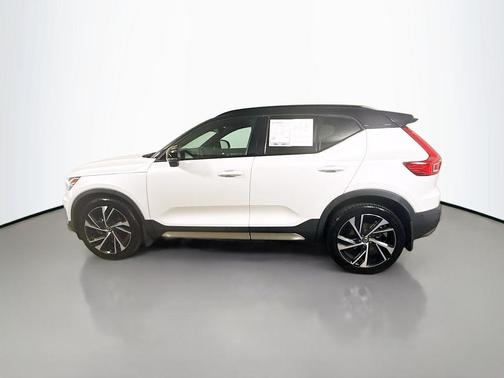 2021 Volvo XC40 T5 R-Design