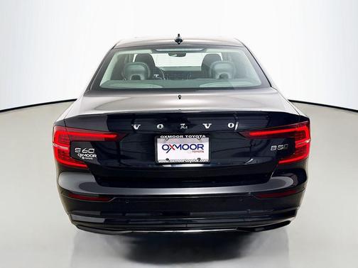 2024 Volvo S60 B5 Plus Dark Theme