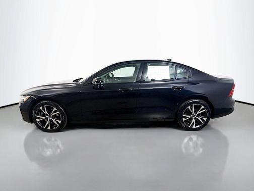 2024 Volvo S60 B5 Plus Dark Theme