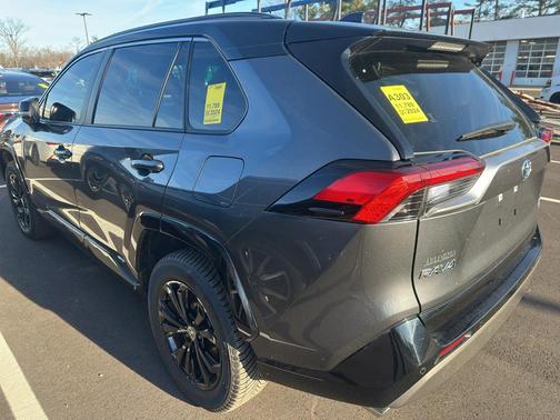 2024 Toyota RAV4 Hybrid SE