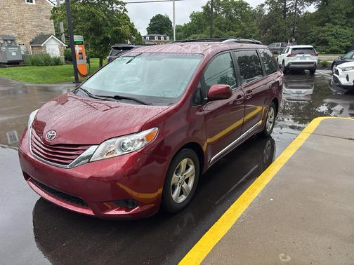 Salsa Red Pearl 2016 Toyota Sienna LE