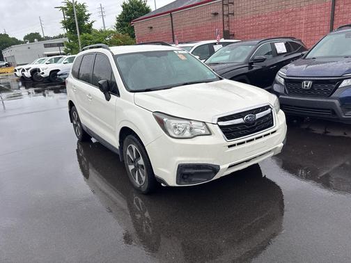 Crystal White Pearl 2017 Subaru Forester 2.5i