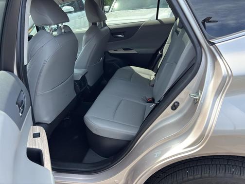 Titanium Glow 2023 Toyota Venza Limited