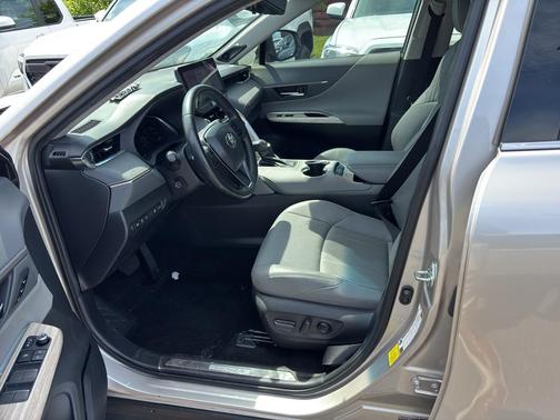 Titanium Glow 2023 Toyota Venza Limited