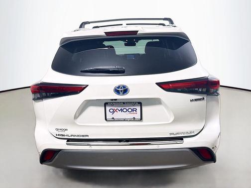 Blizzard Pearl 2021 Toyota Highlander Hybrid Platinum
