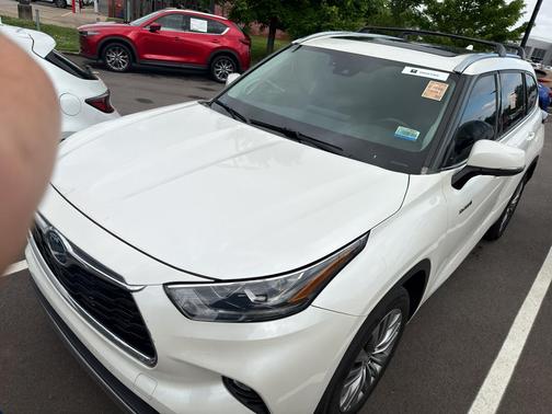 Blizzard Pearl 2021 Toyota Highlander Hybrid Platinum