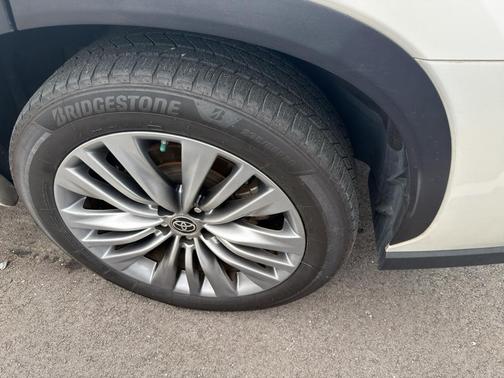 Blizzard Pearl 2021 Toyota Highlander Hybrid Platinum