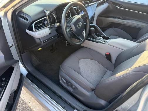Celestial Silver Metallic 2018 Toyota Camry Hybrid LE