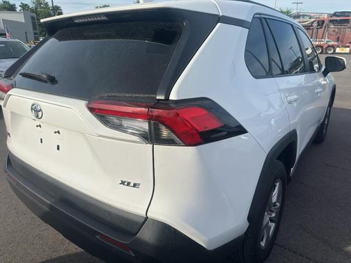 Ice Cap 2025 Toyota RAV4 XLE